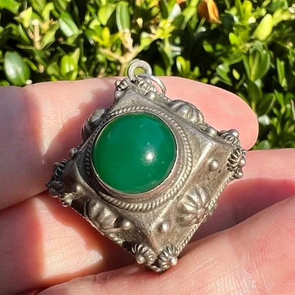 ANTIQUE VINTAGE ART DECO 800 SILVER CABOCHON GREEN ONYX AGATE LARGE FOB PENDANT